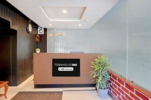 a lobby with a counter with a sign on it at Super Townhouse Oak ISBT Bus Terminal Dehradun Formerly Hotel Himalayan in Dehradun