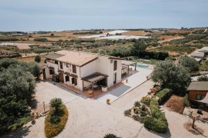 an aerial view of a house with a pool at Dimora La Vignazza in Marzamemi