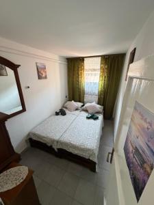 a small bedroom with a bed and a window at Casa Tre Fiori 2 in Serra Rocco