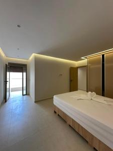 a bedroom with a large bed in a room at Igar Azougagh Immeuble DII in Al Hoceïma