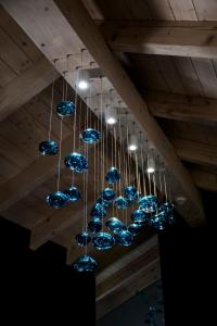a chandelier with blue glass bowls hanging from a ceiling at Podhlavický mlýn in Všelibice