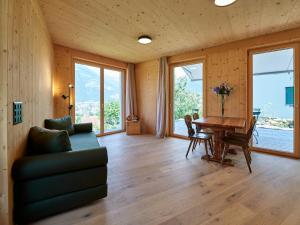 a living room with a couch and a table at Holz100 Kleinhaus in Attinghausen