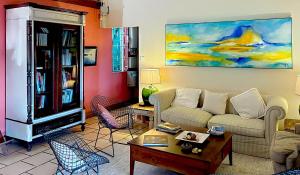 a living room with a couch and a table at Harmonie in Rivière Noire