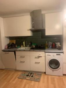 a kitchen with a washing machine and a washer at Köpenick spree 1 bed room house in Berlin