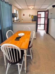 a dining room table with chairs and a kitchen at Cabana Steps From The Beach - Pool & Beach Access in Nueva Gorgona