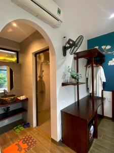 a bathroom with a sink and a shower in a room at Mountainview tam coc villa in Vũ Lâm