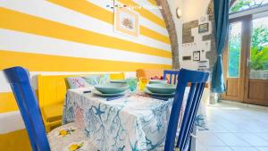 a table with two bowls on top of it at Sky & Sea, Terre Marine in Volastra