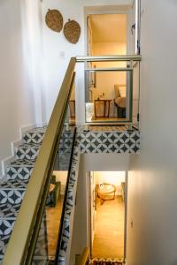 a staircase in a house with black and white flooring at Departamento de Lujo a 8 min del centro in San Nicolás de los Arroyos