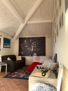 a living room with a couch and a table at Casa da Antonia 850 ASL in Ronchi