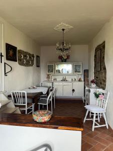 a kitchen and dining room with a table and chairs at Casa da Antonia 850 ASL in Ronchi +50 photos