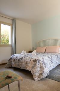 a bedroom with a bed with a comforter and a window at B&B Terre Di Bea in Pederobba