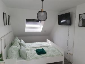 a small bedroom with a bed and a window at Fewo-Am-Tanger in Tangerhütte
