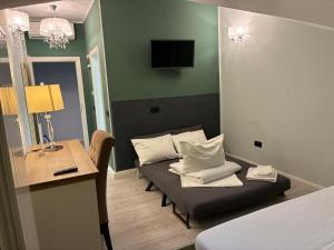 a room with a couch and a table and a bed at Casa Del Sole in Alba Iulia