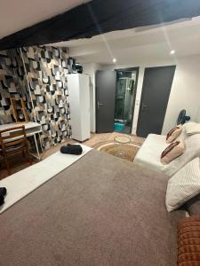 a living room with a large bed and a table at Maison cosy 5 pers 2 suites parentales Proche Mer& Narbonne in Coursan