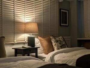 a bedroom with two beds and a table with a lamp at LinksHotel高円寺 in Tokyo +59 photos