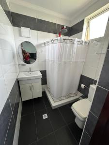 a bathroom with a shower curtain and a toilet at Yaque Land in El Yaque +5 photos