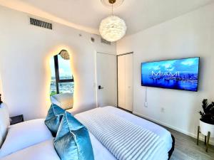 a bedroom with a bed and a tv on the wall at Electric Luxury Downtown Bayfront Brickell in Miami +42 photos