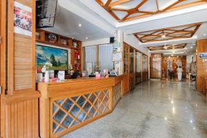 a restaurant with a counter in the middle at Urbanview Remington Hotel Palembang By RedDoorz in Palembang
