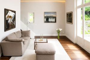 a living room with a couch and a table at Landhaus Gernitz in Seedorf