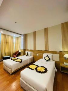 a hotel room with two beds and a desk at Happy Life Hotel District 7 Gần SECC in Ho Chi Minh City +45 photos