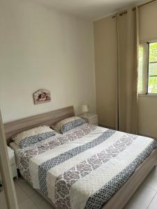 a bedroom with a bed and a window at Casa vacanza le tre palme in Syracuse +18 photos
