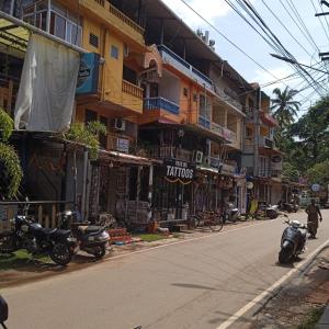 a street with motorcycles parked on the side of a building at Cassa ff guesthouse in Palolem