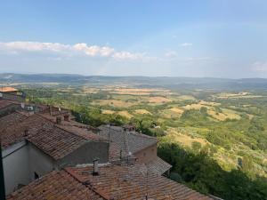 a view of the countryside from the roofs of houses at b&b K2R in Chiusdino