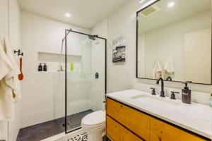 a bathroom with a shower and a sink and a toilet at Downtown Ojai Gem in Ojai +10 photos