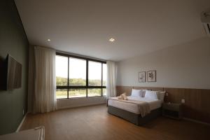 a bedroom with a bed and a large window at Village Rio Hotel in Chavantina +63 photos