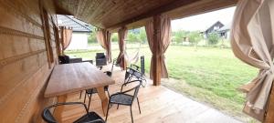 a porch with a table and chairs in a house at Bacówka pod Ślężą in Sulistrowice