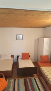 a room with two bunk beds and a rug at Apartmani Primorski hrast in Bar