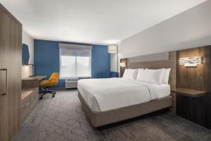a hotel room with a bed and a desk at Holiday Inn Express & Suites Buford NE - Lake Lanier by IHG in Buford +52 photos