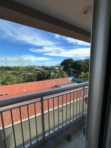 a balcony with a view of a roof at Flat em hotel Promenade Itaguaí in Itaguaí