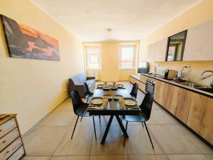 a living room with a table and a kitchen at MS Sea Port Rooms in Ancona