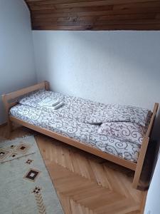 a small bedroom with a bed with at Vikendica Miki 2 in Bratunac