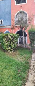 a building with a tree in front of a building at Basilicata Host To Host - BORGO SAN BASILIO 2 in Marina di Pisticci