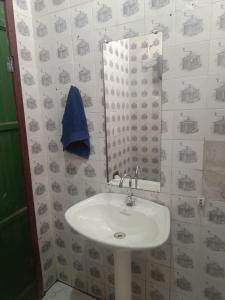 a bathroom with a white sink and a mirror at República Nunes e Silva in Vilhena