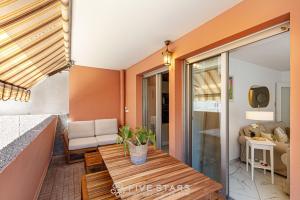 a living room with a table and a couch at Suite Sainte-Hélène FSHH in Nice