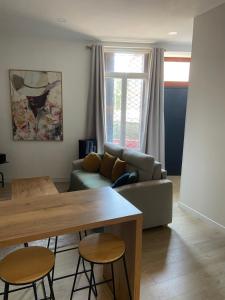 a living room with a couch and a table at Lou Occitan- Appartement cosy centre Béziers in Béziers