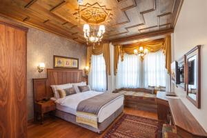 Postel nebo postele na pokoji v ubytování Ferman Konak Hotel-Special Category