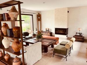 a living room with a couch and a table at Kanaloa Lodge in Galizano