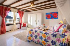 a bedroom with a bed with a floral bedspread at Clara Suite 3 - Macaronesiahomes in Conil