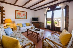a living room with a couch and a table at Clara Suite 2 - Macaronesiahomes in Masdache
