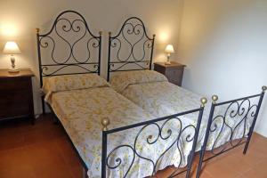 a bed in a bedroom with two night stands and two lamps at Loggia dei Barbaggianni in Torraca +3 photos