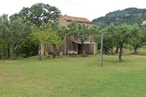 a house with a table and chairs in a yard at Loggia dei Barbaggianni in Torraca