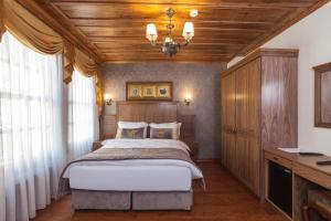 Postel nebo postele na pokoji v ubytování Ferman Konak Hotel-Special Category