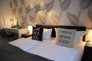 Säng eller sängar i ett rum på Hotel Krone Aachen | City-Eurogress