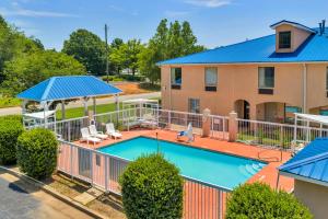 an aerial view of a house with a swimming pool at Gray Inn & Suites in Gray