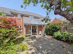 a brick house with a courtyard in front of it at Apple Cottage - Emsworth in Emsworth