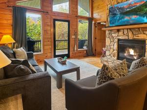 a living room with couches and a fireplace at Free Railroad Tix - secluded - Fire Pit and Outdoor Bed Swing in Talc Mountain